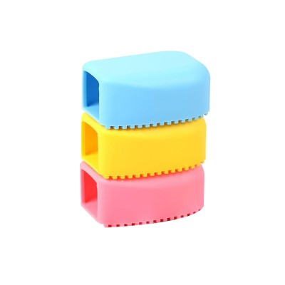 Mini silicone scrub brush for collar